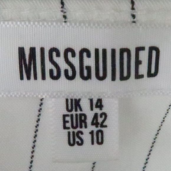 MISGUIDED WHITE WITH BLACK STRIPE SLEEVELESS BELTED MIDI DRESS SIZE 10 - Picture 2 of 9